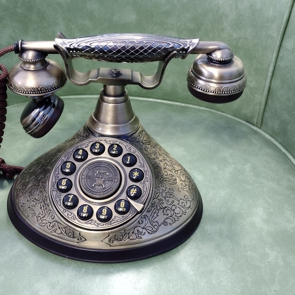 Antique Style Push Button Rotary Phone - Picture 8 of 9